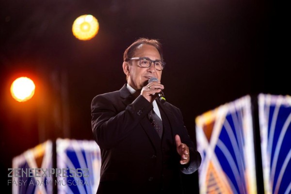 fasy-adam8296ACC0-7303-D1BF-7743-B97D741F91EF.jpg