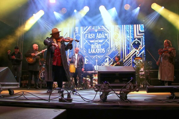 article-image-koncert-ismert-eloadokkal-9641-12354817E1471-7340-AC5E-8FBB-D3A83C2C2A64.jpg