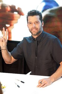 330px Ricky Martin in store appearance Sydney Australia 1